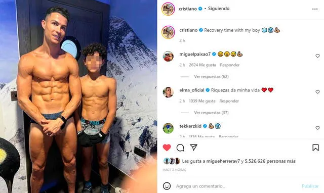 Cristiano Ronaldo y su engreído posaron juntos con el torso descubierto. / FUENTE: Instagram. 