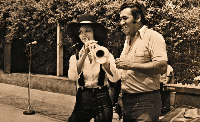  Tito Chicoma, el maestro de la trompeta, junto a años a Yola Polastri. 