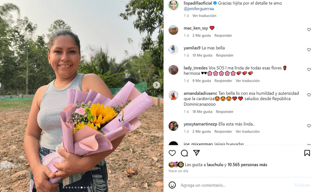 Lis Padilla con sus flores amarillas de especial persona tras volver a la selva.  