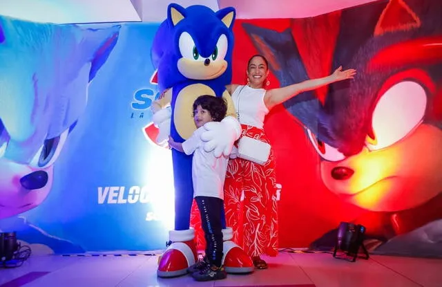  Nelly Rossinelli participó del Avant Premier de Sonic 3 junto a su 'pericotito'.    