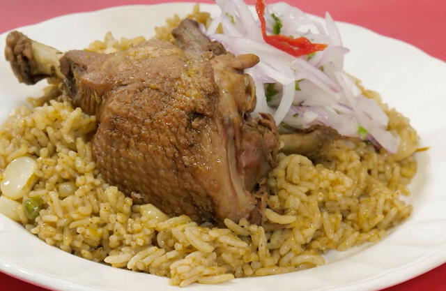 Arroz con pato plato tradicional del norte del Perú. 