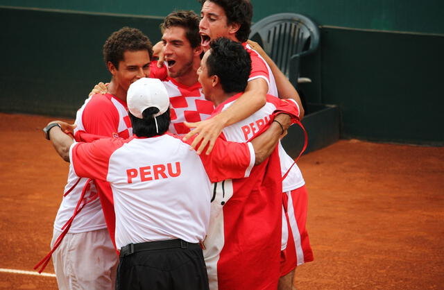 Juan Pablo Varillas y la vez que ganó al tenista uruguayo Rodrigo Arús (3-2) por el Roland Garros en el 2016. Crédito: GLR.    