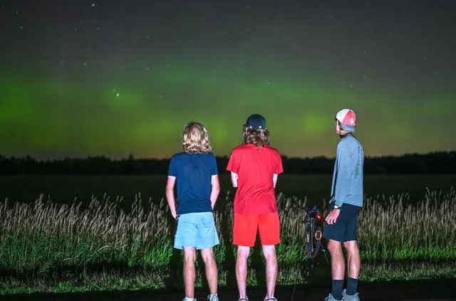  Aurora boreal en el centro-norte de Wisconsin. Crédito: Jinetes de la cresta.   