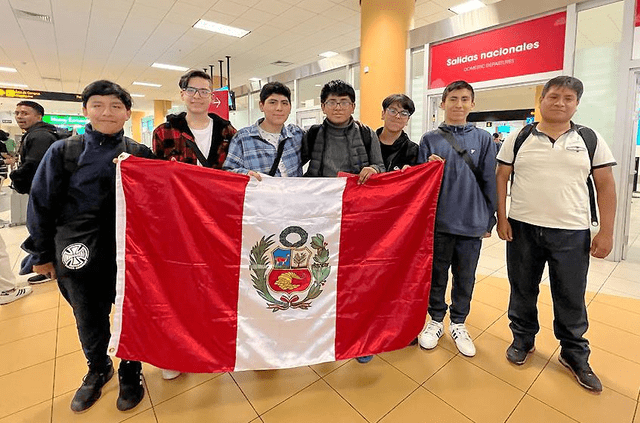 ¡Orgullo nacional! Estudiantes peruanos ganan medallas en Olimpiada Mundial de Matemática en Japón.   