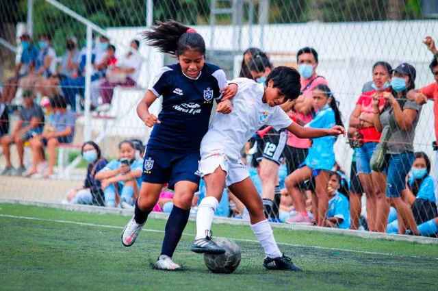 Luz María juega en la zona de ataque y siempre le gusta meter goles. - Créditos: Francisco Lozano.   