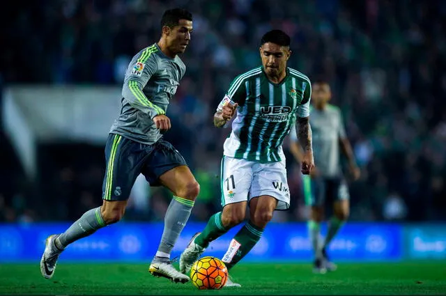 Juan Manuel Vargas marcó a Cristiano Ronaldo en el Santiago Bernabéu.   