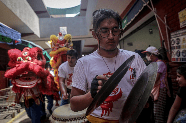 El Año Nuevo Chino es una fiesta muy esperada en el Perú. Por eso lo reciben con tambores y platillos (FOTO: John Reyes)   