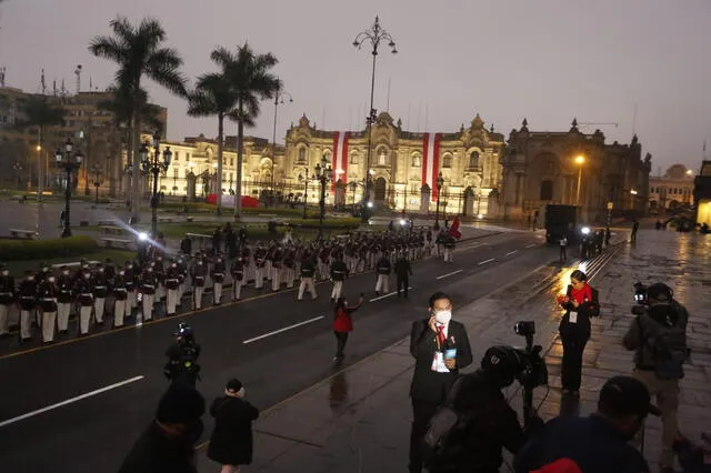  Carlos Félix, La República.    