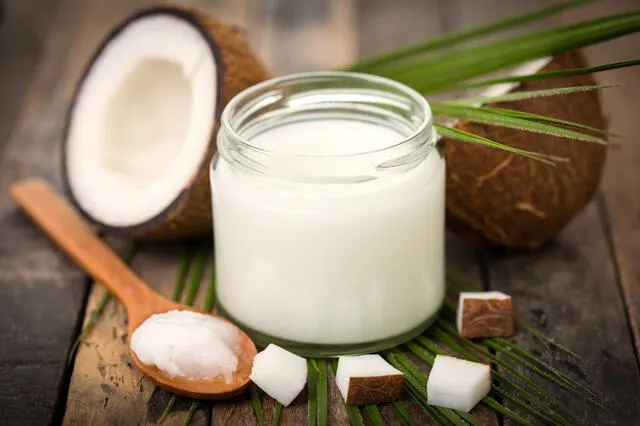  El aceite de coco es uno de los ingredientes más beneficiosos para el cutis y el cabello. 