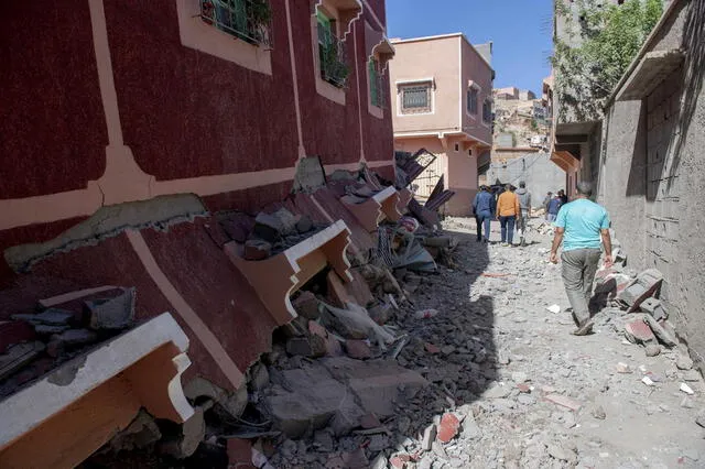  Devastador terremoto en Marruecos deja centenares de muertos y heridos.    