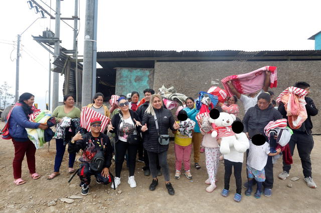 Paloma de la Guaracha con ayuda para familias necesitadas.  