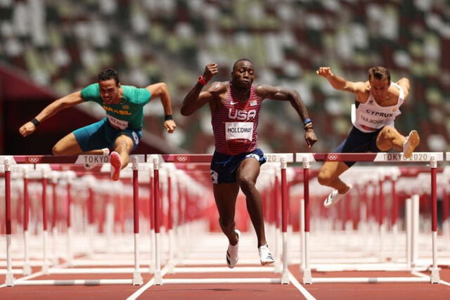  Grant Holloway, del equipo de Estados Unidos, compite en la semifinal masculina de 110 metros con vallas en el Estadio Olímpico el 4 de agosto de 2021 en Tokio.&nbsp;(Cameron Spencer / Getty Images)   
