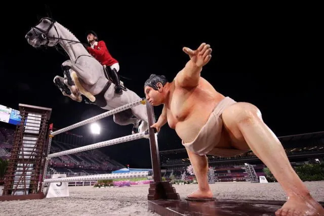  Koki Saito del equipo de Japón montando a Chilensky compite durante la final individual de salto en el Parque Ecuestre el 4 de agosto de 2021 en Tokio, Japón.&nbsp;(Julian Finney/Getty Images)    
