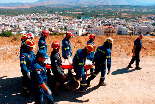 Autoridades llegaron hasta los lugares más golpeados por el terremoto. | FUENTE: Efe.   