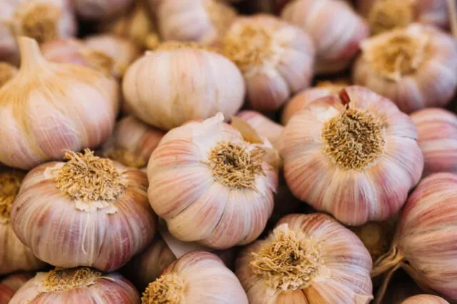 El ajos sería uno de los alimentos que no ingresarían el lunes.   