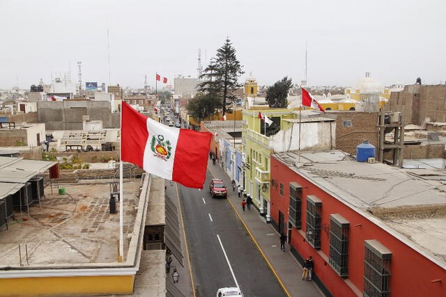  La uso de la bandera será obligatoria en los distritos de San Isido, Punta Negra y Magdalena del Mar. Crédito: Munisurco.gob.pe   