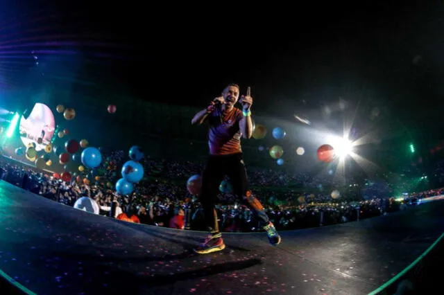 Coldplay generando algarabía en sus fanáticos con un gran espectáculo.   