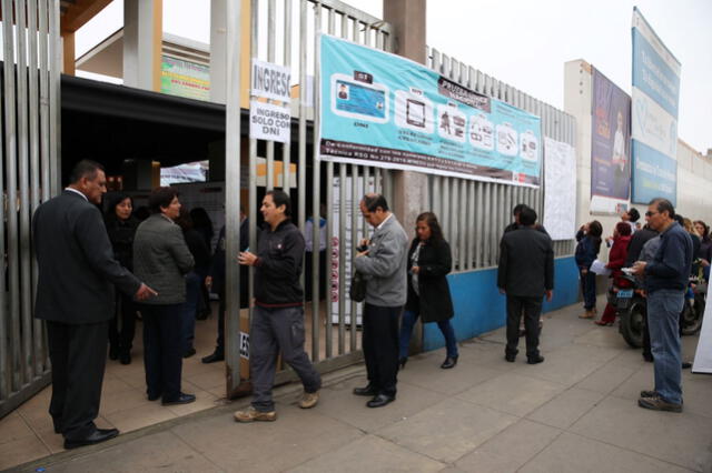 Los docentes ingresarán portando su DNI  