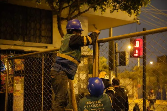 Los trabajos de enrejado se realizaron en la madrugada.