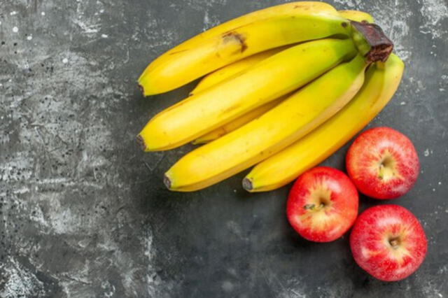 plátano y manzana plátano y manzana