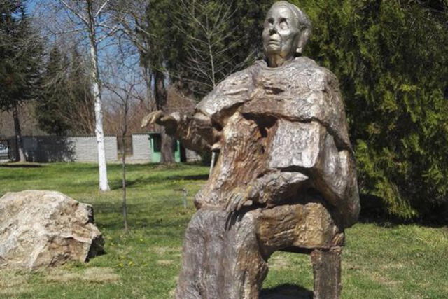 Estatua en el museo de Baba Vanga. Foto: Bulgaria Directory 