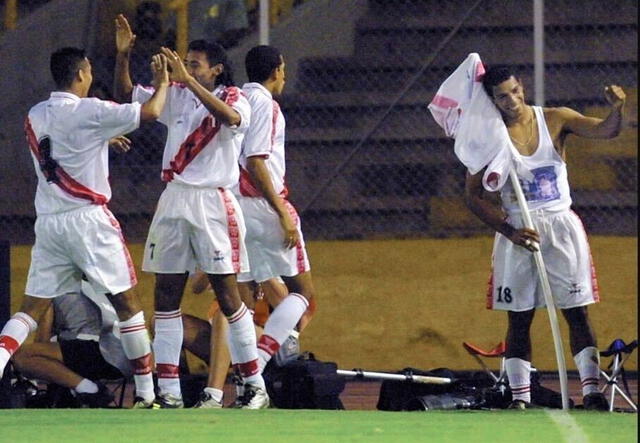 Jugó con Claudio Pizarro Copa Kirín, Eliminatorias y la Copa América.   