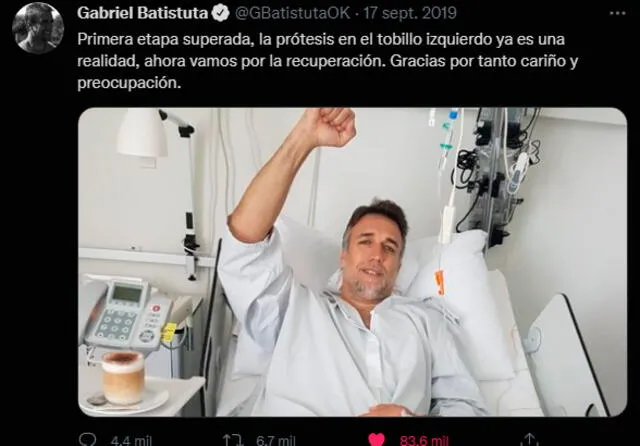 Gabriel Batistuta camina, pero con dificultad. | FUENTE: Twitter.   