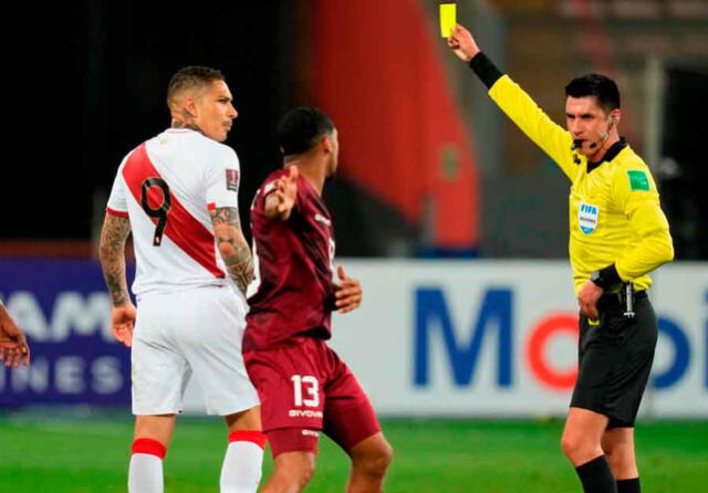 Paolo Guerrero recibió una tarjeta amarilla en el partido contra Venezuela y quedó desafectado para el duelo contra Brasil. | FUENTE: EFE.   