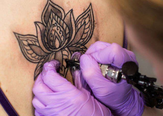 Significado del tatuaje de la flor del loto. 