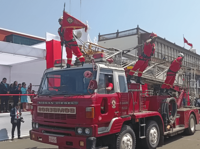 Bomberos voluntarios hicieron demostración de destreza. 