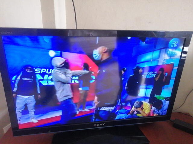 Banda armada tomó instalaciones del Canal 10 de TC Televisión de Ecuador y empleados están secuestrados