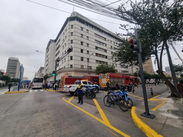 Incendio en edificio de más de 5 pisos. 