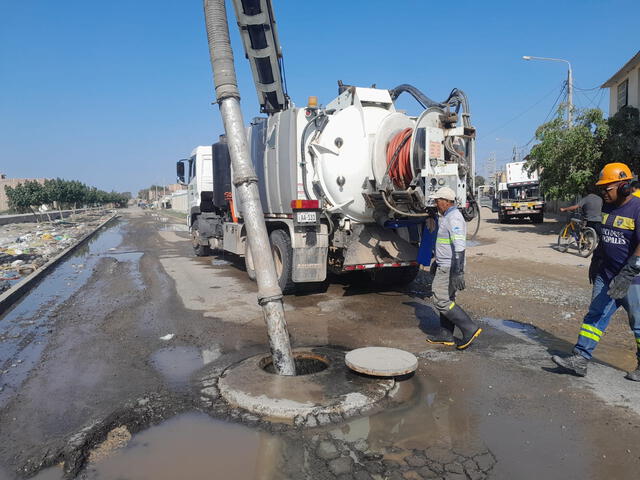 Trabajos de descolmatación del sistema de alcantarillado para prevenir impactos del FEN   