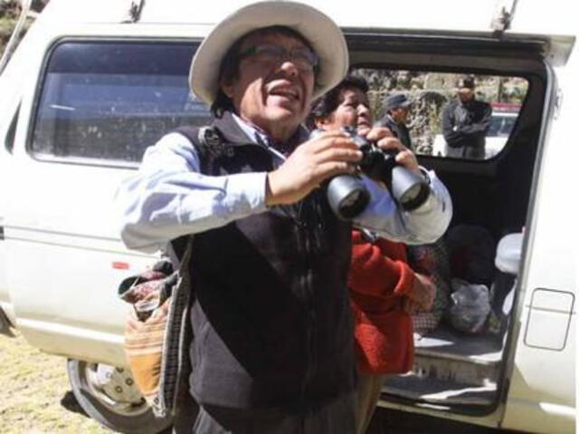 <em>Padre de Ciro Castillo preparándose para la búsqueda de su hijo en el Colca</em>   