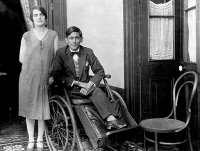 <em> José Carlos Mariátegui y su esposa Anna Chiappe. </em>   