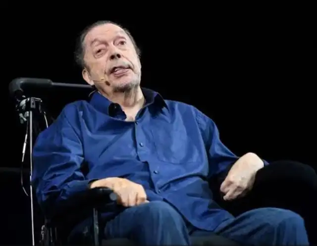 Tim Curry sufrió una enfermedad que lo dejó inmovilizado. Tim Curry sufrió una enfermedad que lo dejó inmovilizado.