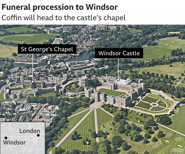 Se espera que el Rey y los miembros principales de la Familia Real se unan a la procesión en el Cuadrángulo en el Castillo de Windsor antes de que el ataúd ingrese a la Capilla de San Jorge . Crédito: BBC Se espera que el Rey y los miembros principales de la Familia Real se unan a la procesión en el Cuadrángulo en el Castillo de Windsor antes de que el ataúd ingrese a la Capilla de San Jorge . Crédito: BBC