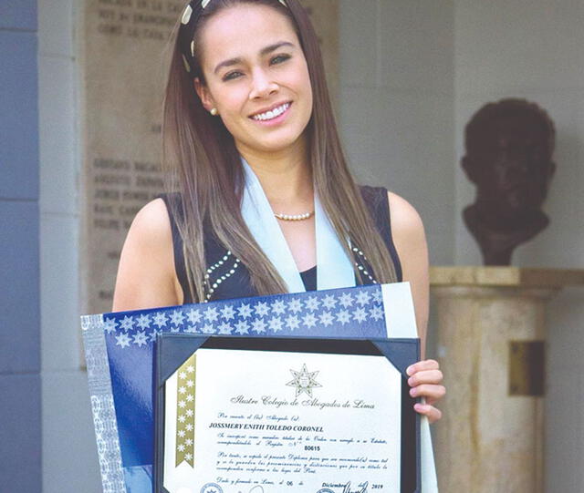 Jossmery Toledo se graduó de abogada. Foto: Difusión   