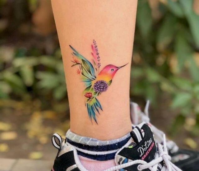 Tatuaje de colibrí.  