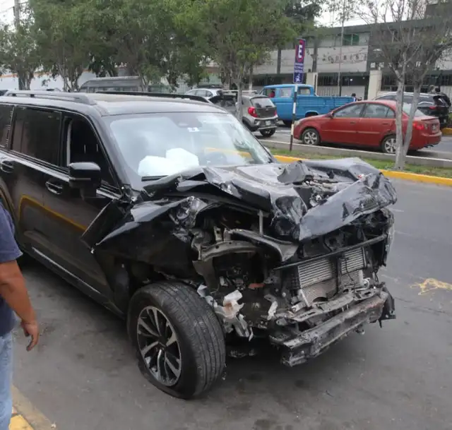 Auto de Laura Spoya tras accidente. Foto: LR. 