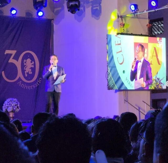 Ricardo Rondón es maestro de ceremonia.  