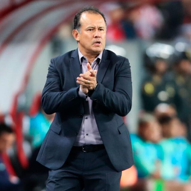 Juan Reynoso pretende seguir en la selección peruana pese a los malos resultados.