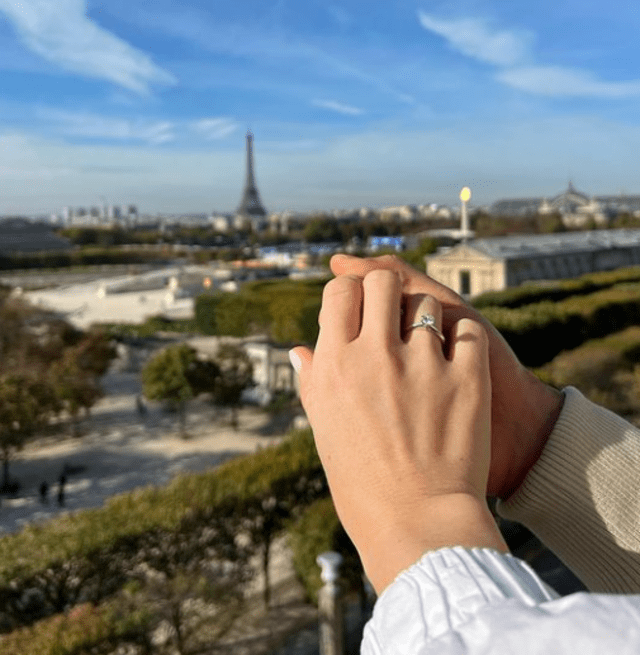 Thaísa Leal y su novio se comprometieron en París.