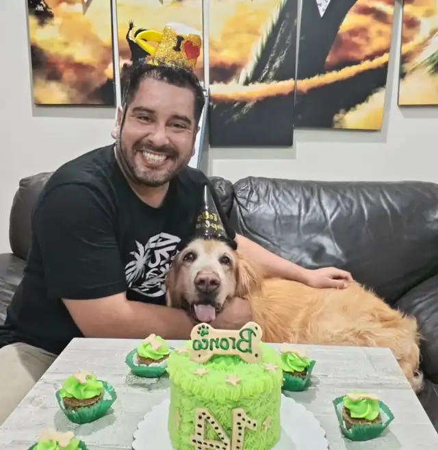 Junir Silva celebra los 14 años de su perrito Bronco. Foto: Instagram.   
