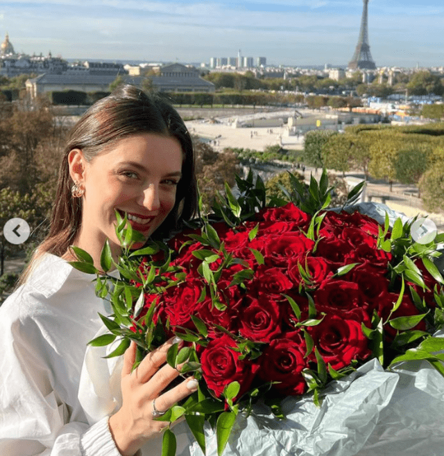 Thaísa Leal y su novio se comprometieron en París.