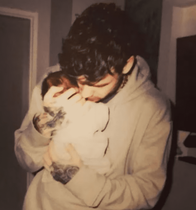 <em> Liam Payme junto a su hijo recién nacido. Captura: Instagram</em>   