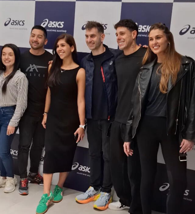 Hugo García y Alessia Rovego en apertura de tienda de una marca para la que trabajan.  