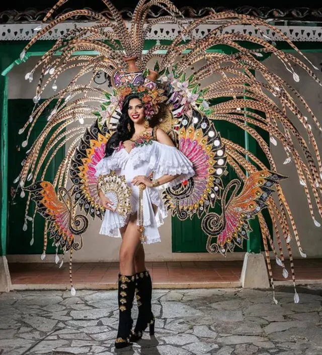 Miss Panamá, Natasha Vargas, posó con su traje típico.