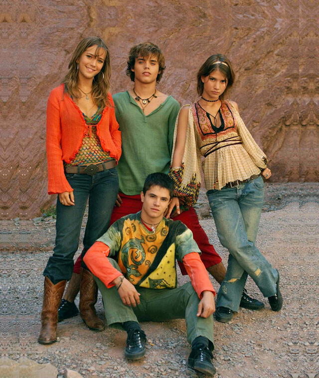  Erreway se formó en 2002 a raíz de la serie televisiva Rebelde Way y vendieron más de 5 millón de discos alrededor del mundo. 