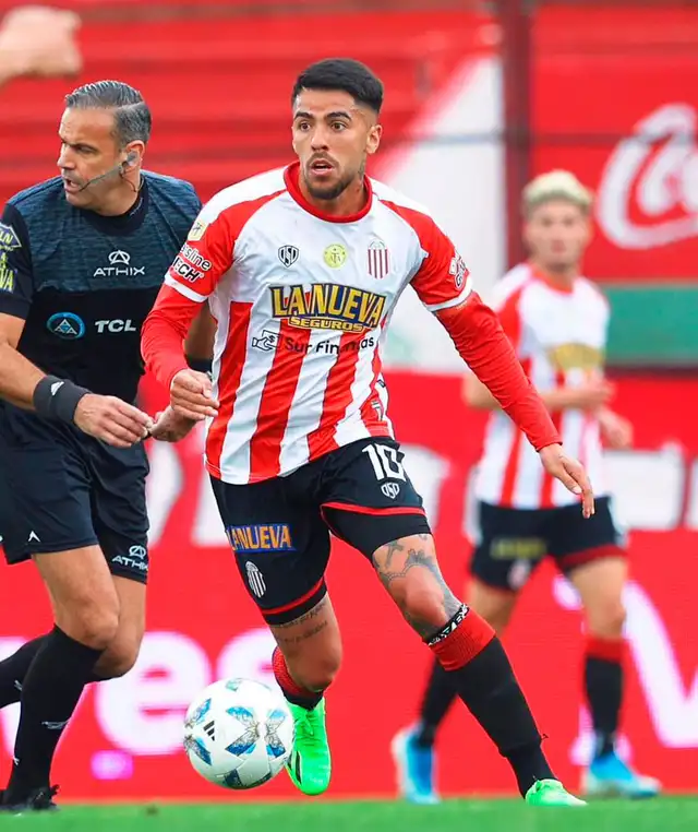  Iván Tapia suena como posible refuerzo de Universitario. Foto: X 